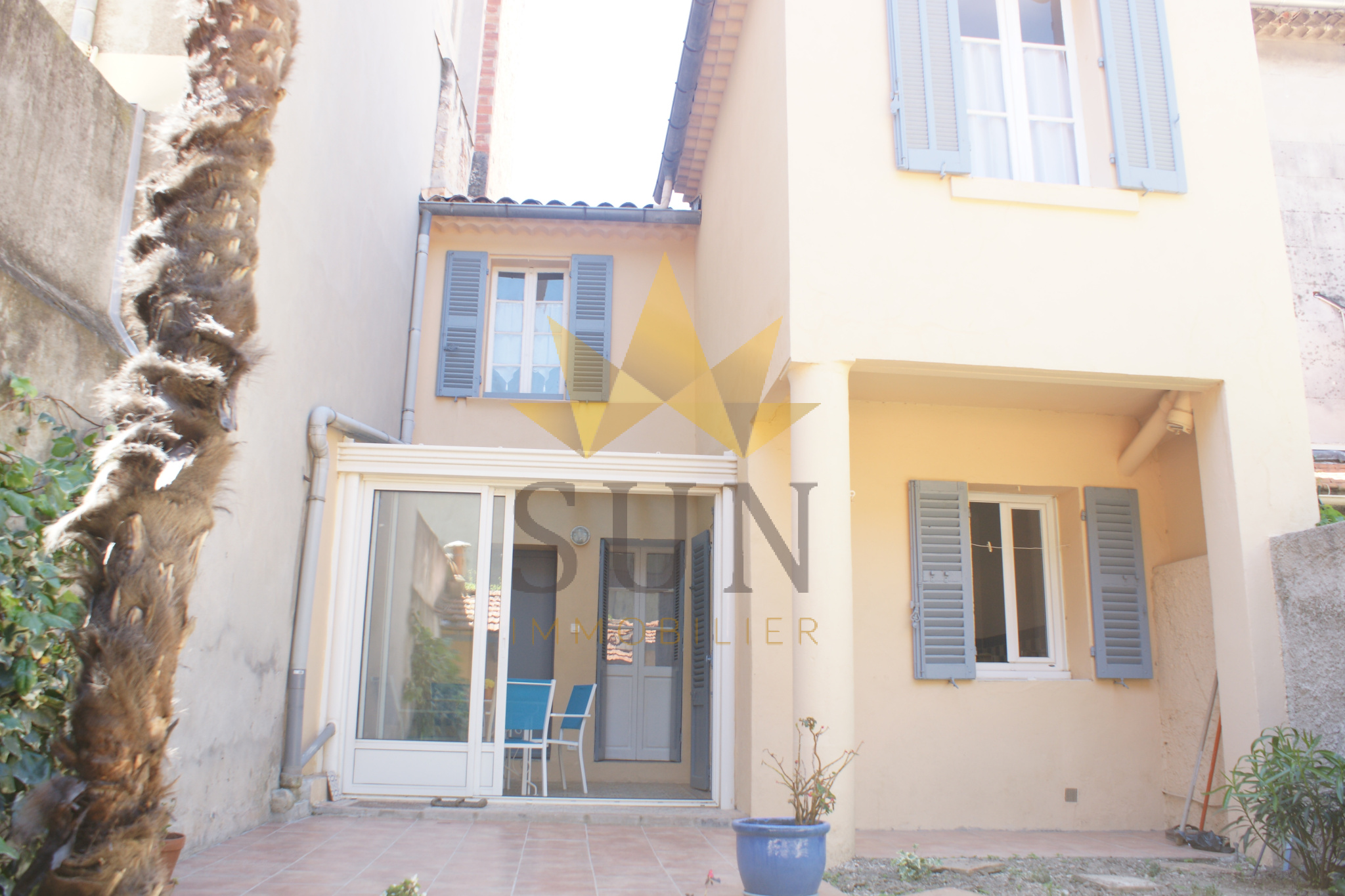 vente TOULON MOURILLON MAISON DE VILLE AVEC JARDINET